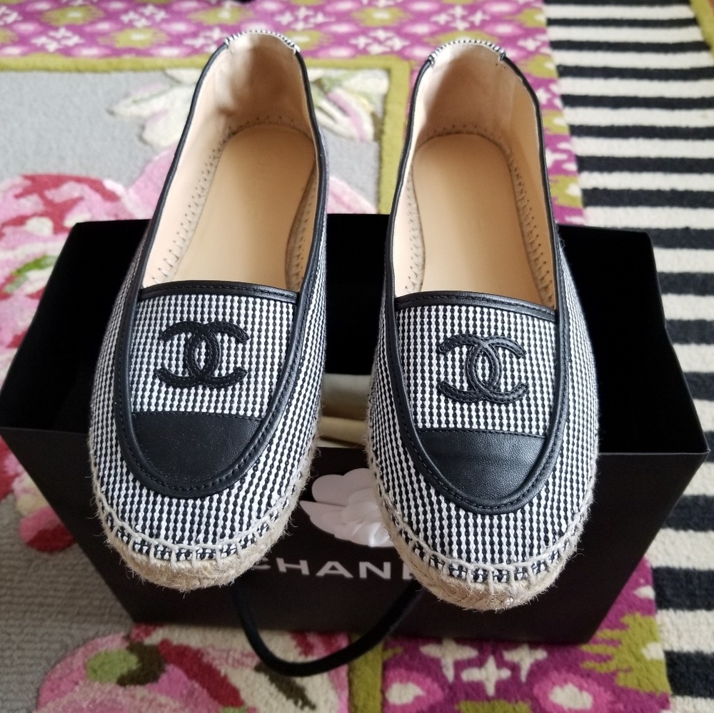 Chanel🌠 HOT🌠 Black and White Espadrilles